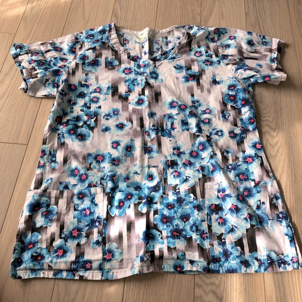 Scrub top